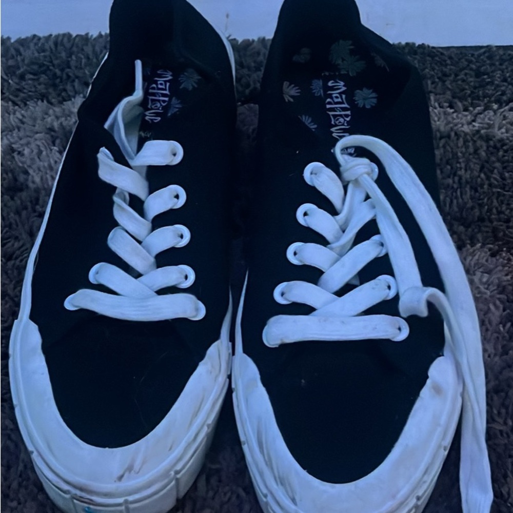 Women’s shoes